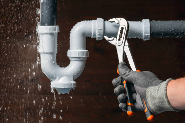 Professional Gas Line Repair technician working in Stratford, NY